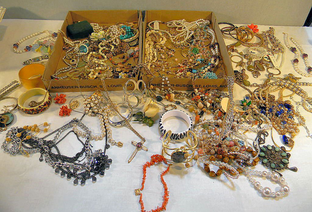 Large lot of miscellaneous Estate costume jewelry bangl: Large lot of miscellaneous Estate costume jewelry bangles, chains, beads, pendants, including Napier, etc.
