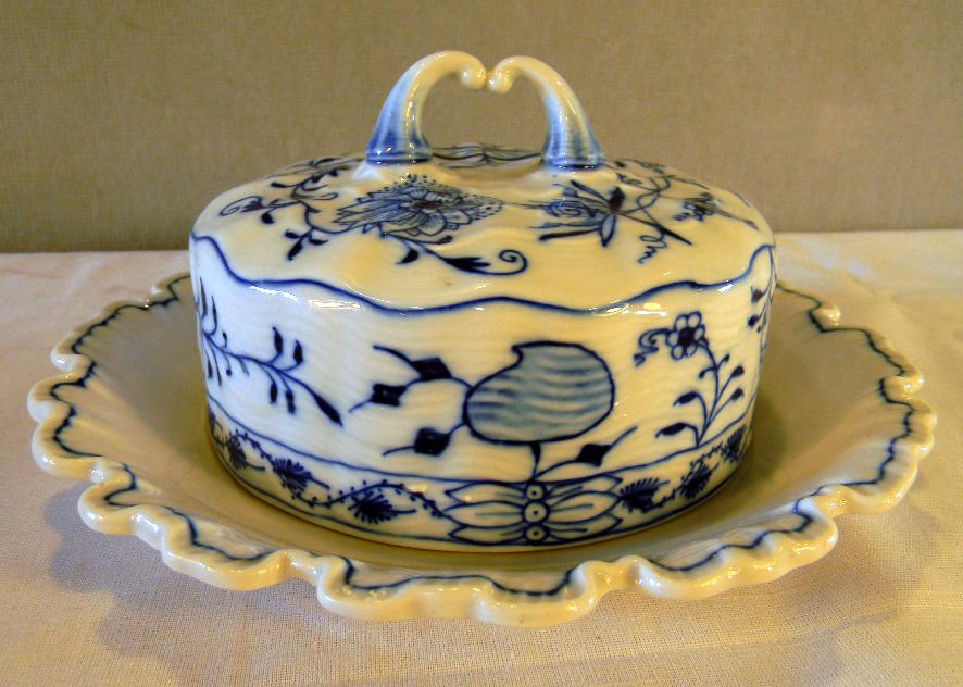 Meissen blue onion covered butter dish, cross swords ma: Meissen blue onion covered butter dish, cross swords mark on base and in decoration, no chips or cracks, 8" diameter plate, 4" high