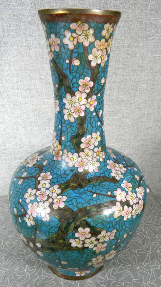 Large Asian cloisonne vase measuring 18.5" high, signed: Large Asian cloisonne vase measuring 18.5" high, signed on base, chip on shoulder pictured