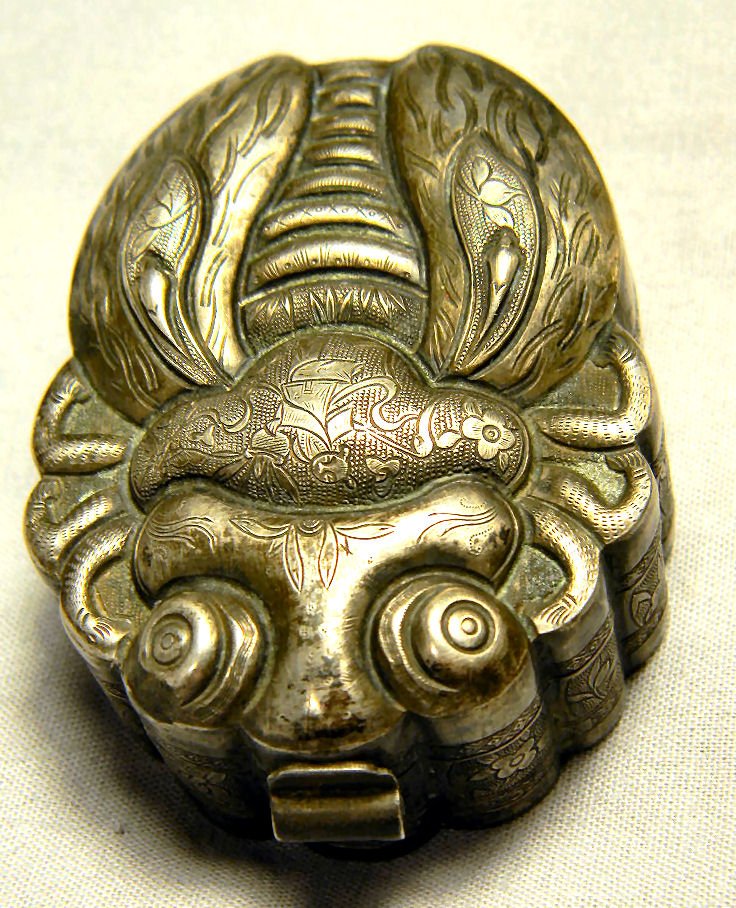 Chinese sterling silver scarab/beetle hinged box,: Chinese sterling silver scarab/beetle hinged box, excellent condition, design not worn, no dents, 2 3/8" long, signed on bottom, 1.95 troy oz.
