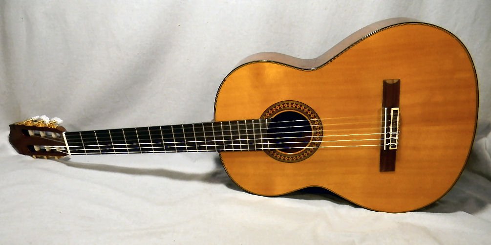 Yamaha C-80 acoustic guitar, six string excellent: Yamaha C-80 acoustic guitar, six string excellent condition, soft case