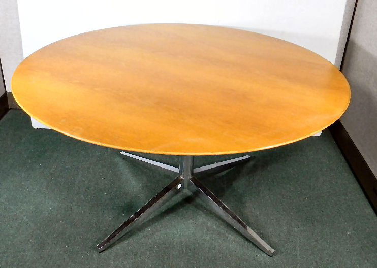 Florence Knoll 54" diameter dining room table, 28": Florence Knoll 54" diameter dining room table, 28" high, very good condition