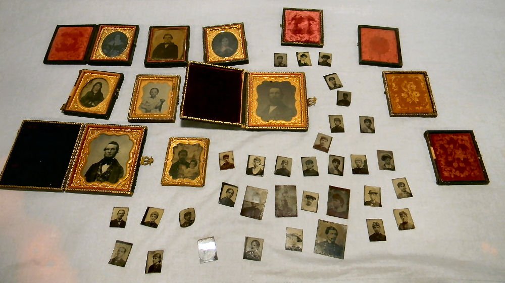 Lot of tintype/Ambrotype portraits, some with cases,: Lot of tintype/Ambrotype portraits, some with cases, not all covers attached