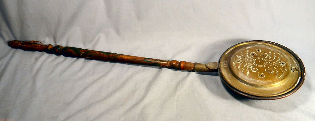 Antique bed warmer with copper pan and pierced brass: Antique bed warmer with copper pan and pierced brass lid, 42" long
