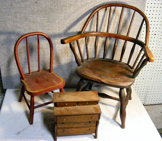 Antique children's furniture, 2 Windsor chairs and a: Antique children's furniture, 2 Windsor chairs and a dresser largest chair is 20" tall
