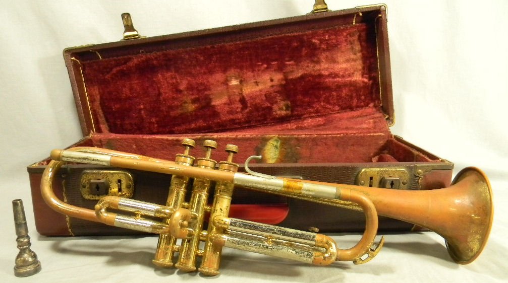 Estate American trumpet made by Henry Pedler & Sons,: Estate American trumpet made by Henry Pedler & Sons, Elkhart, Indiana, tarnished, sold as is