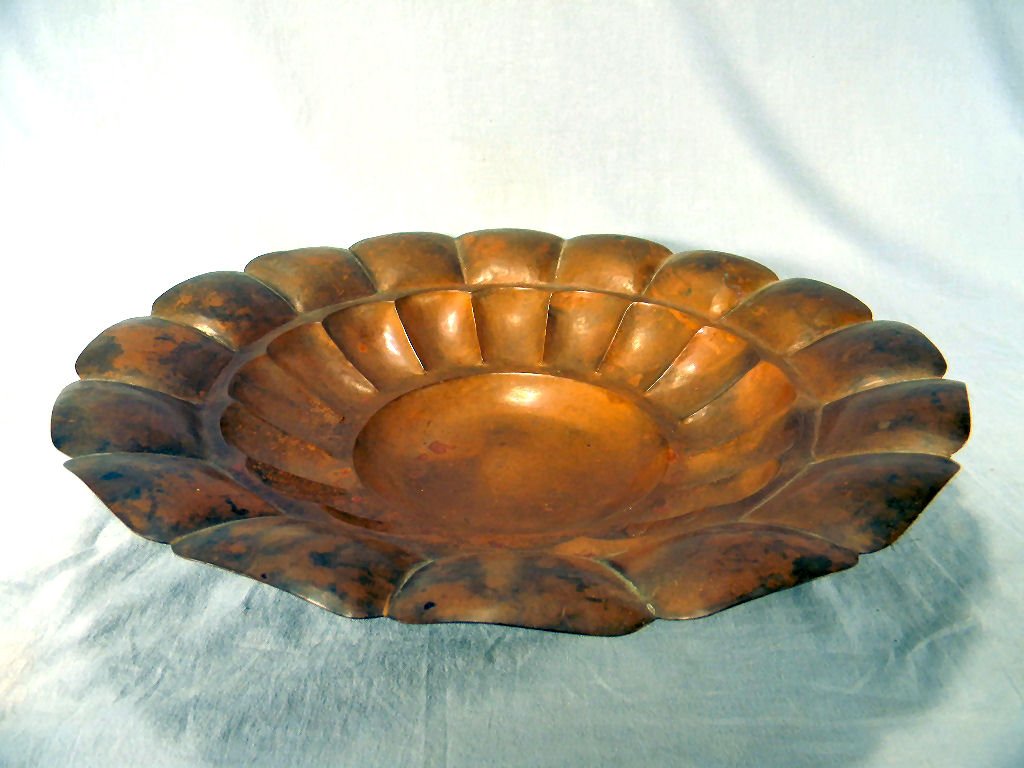18" dia. Large hammered arts & crafts copper bowl: 18" dia. Large hammered arts & crafts copper bowl, unmarked, this bowl is from the Frank Lloyd Wright designed B. Harley Bradley House in Kankakee, Ill. - consigned by descendent of original owner of