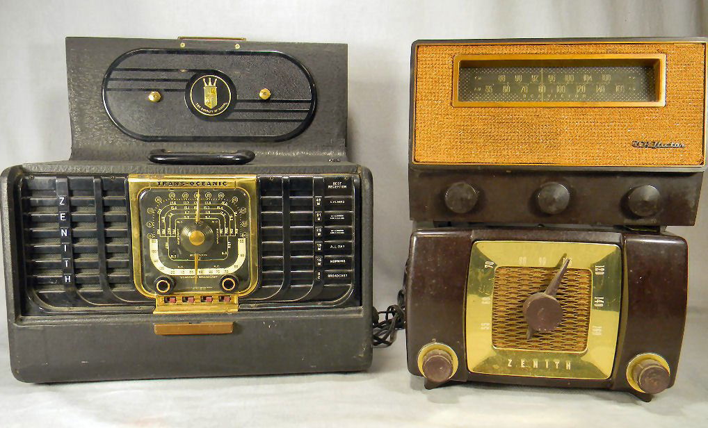 Three vintage radios, two Zenith: Three vintage radios, two Zenith and RCA Victor, untested - sold as is, no cracks to cases