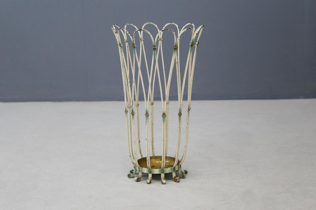 PIER LUIGI COLLI Umbrella stand. 1950s: Umbrella stand. Brass. Cm 31,00 x 50,00 x 31,00. Wrought and worked brass umbrella stand, 1950s.
