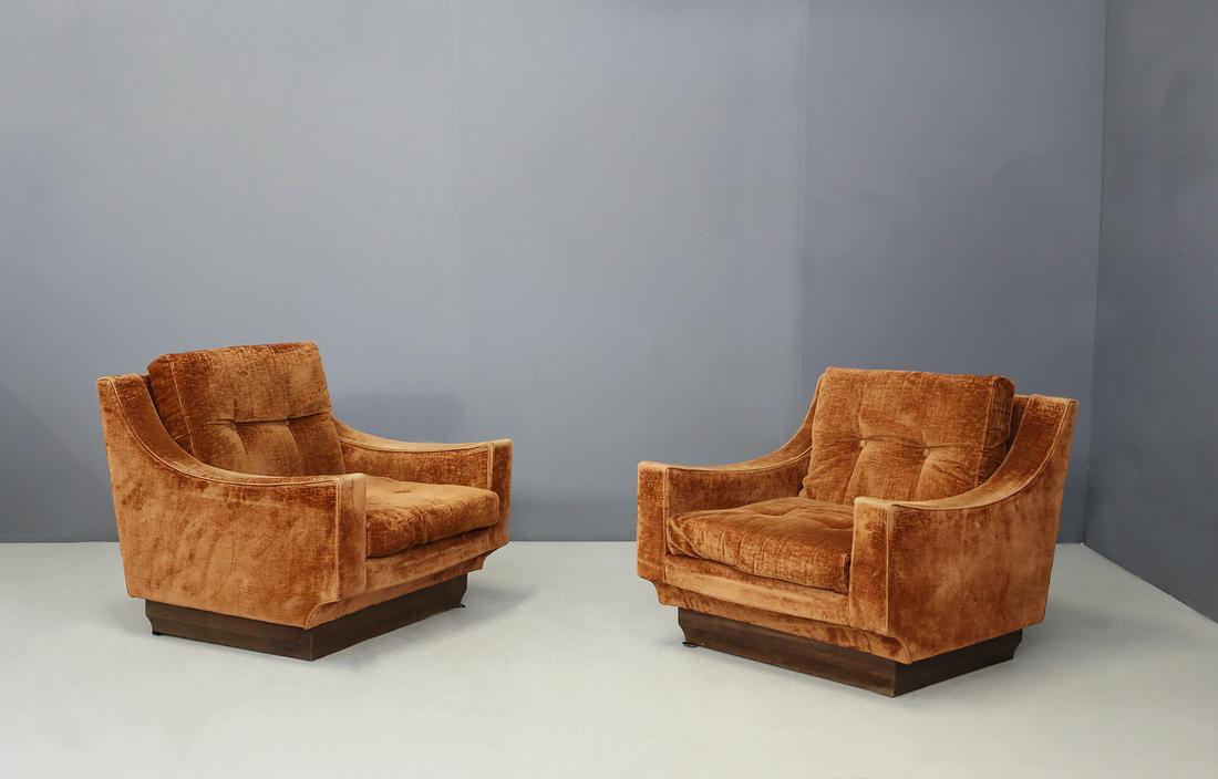 Cassina pair of armchairs Mod 895 by Paolo Caliari,1963: Armchairs designed by designer Paolo Caliari from 1963 for Cassina Model 895. The armchairs have their original fabric of the time in orange velvet. Dim: Width 85 cm, Depth 85 cm, Height 70 cm