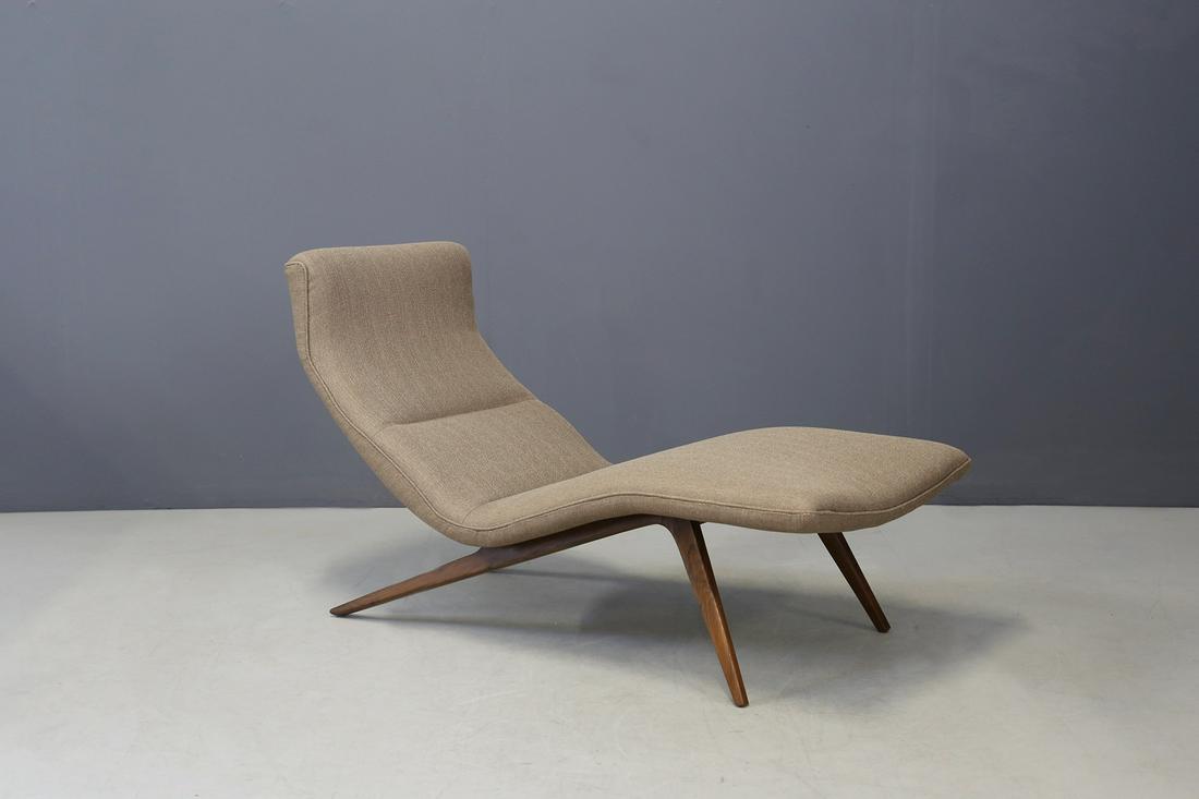 Chaise Lounge attr. To Vladimir Kagan: Chaise lounge restored and re-lined in cotton. Dim: H 80 cm, 140 cm w, d 70 cm