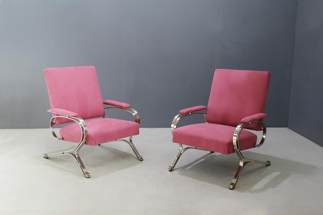 Pair of Midcentury armchair "Micaela" by Gianni: Pair of armchairs model Micaela designed by Gianni Moscatelli for Formanova manufacture in 1970s.The pair of armchairs is with the original fabric in perfect condition. The fabric is a fuchsia velvet.