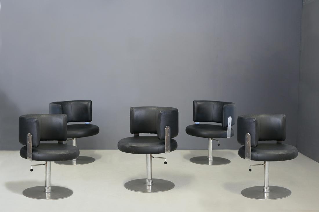 Set of Five Midcentury Chair by Formanova in in Leather: Modern set consisting of five swivel chairs adjustable in height by Formanova Italia manufacture. The set is made of steel, in fact as a base we find a steel plate where its swivel pedestal is placed.