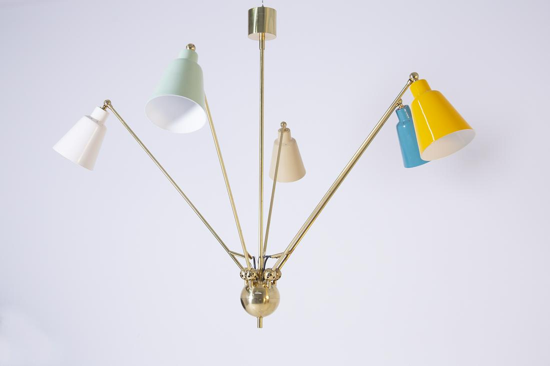 Brass and Aluminum Chandelier Designed by Fedele: chandelier designer Fedele Papagni. The chandelier is adjustable in different positions. Its structure is in brass, while the light holders are in painted aluminum. DIMHeight: 110 cm (43.31 in.)Diam: