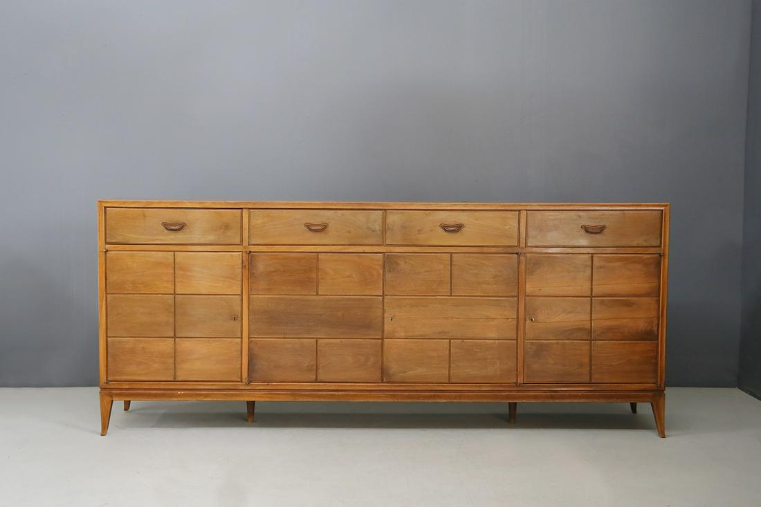 Mid-Century sideboard in cherry wood and brass by Paolo: Sideboard attributed to Paolo Buffa with cherrywood drawers from the 1950sGreat belief attributed to Paolo Buffa of the 1950s. The sideboard is made of a beautiful cherrywood. The peculiarity of the s