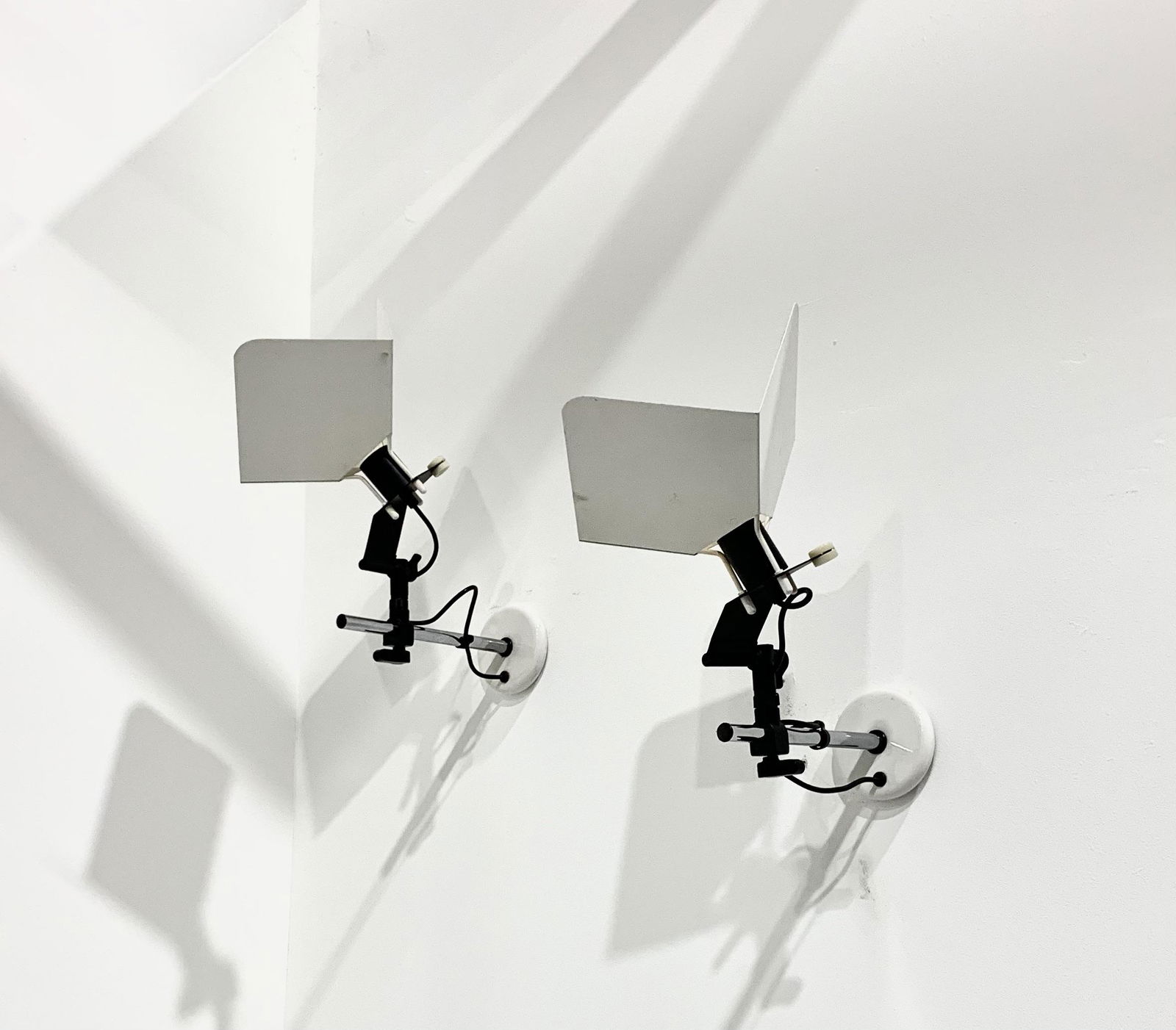 Joe Colombo for Stilnovo Pair Triedro Applique, 1980s (1 of 7)