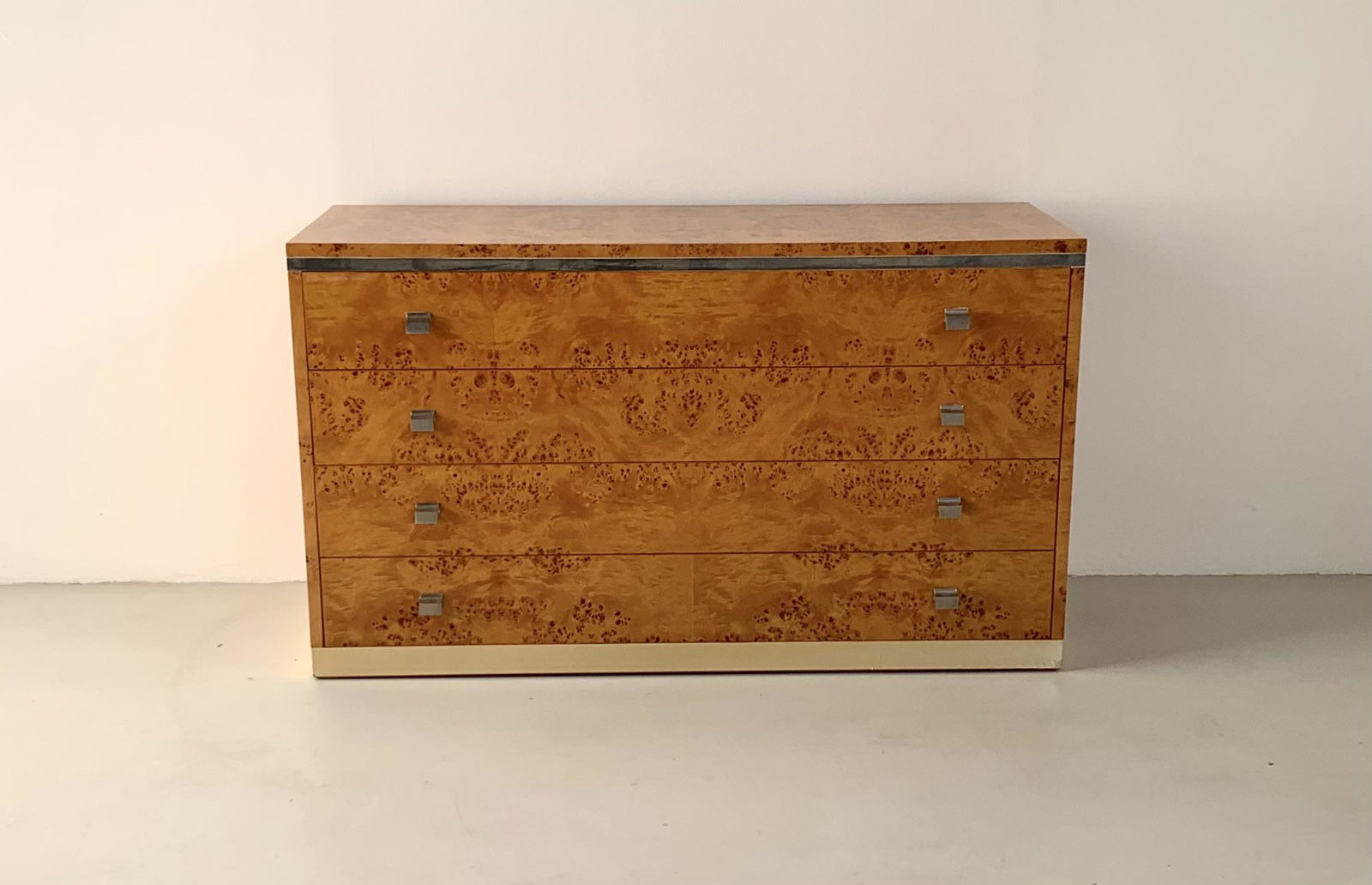 Willy Rizzo Chest of drawers, 1970s: Width 120 cm Depth 45 cm Height 70 cm, Materials: Burl, Birch, Chrome Plating, Color Brown.