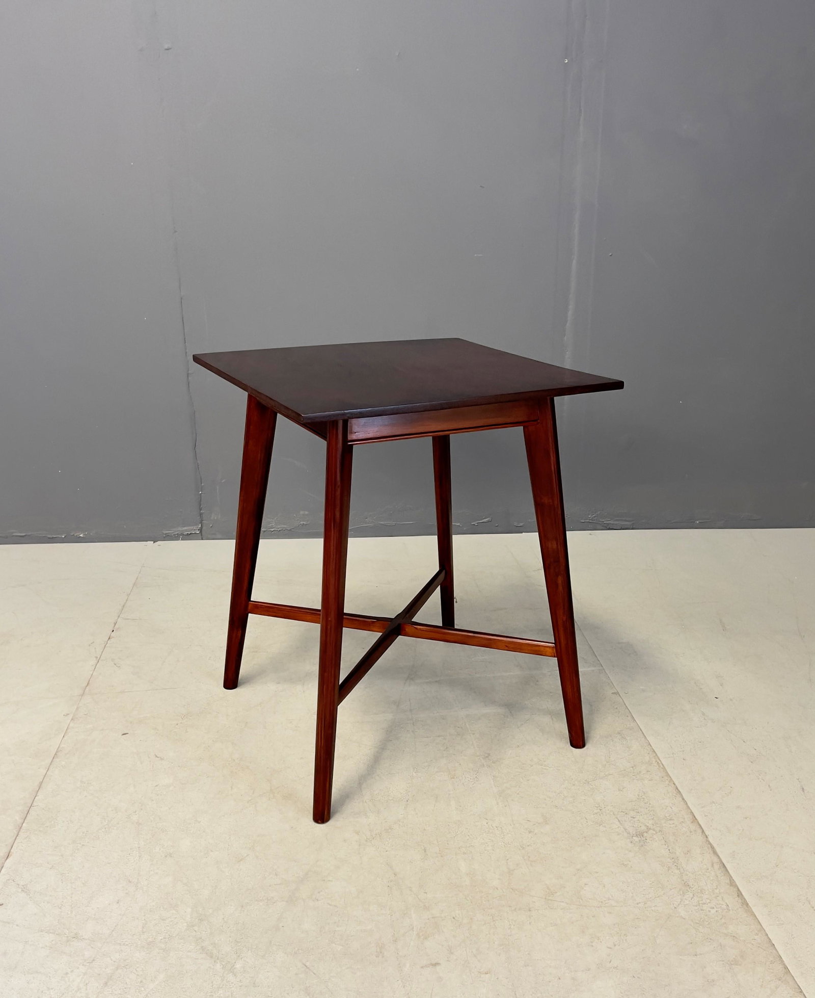 Italian Small vintage table (1 of 4)