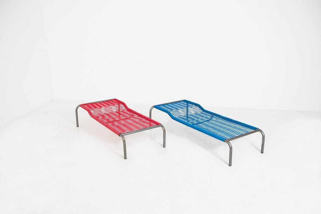 Vintage Italian red and blue plastic deck chairs (1 of 4)
