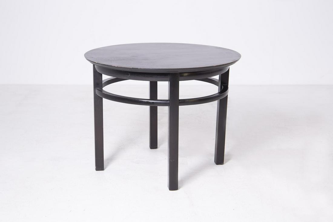 John Widdicomb Vintage Round Coffee Table: Height: 76 cm Diameter: 59 cm Black painted wood coffee table made by John Widdicomb from the 1950s. The lines are clean and essential. The coffee table has a round shape with a very elegant black rou