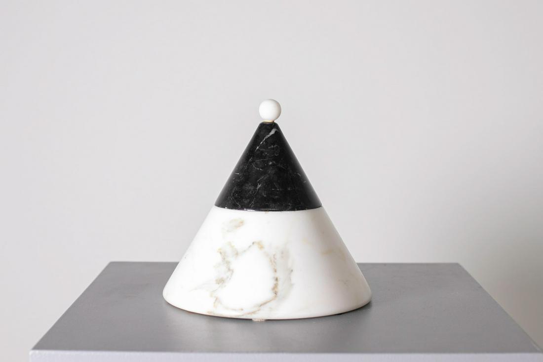 Centerpiece in White and Black Carrara Marble  Massimo Vignelli (1 of 6)