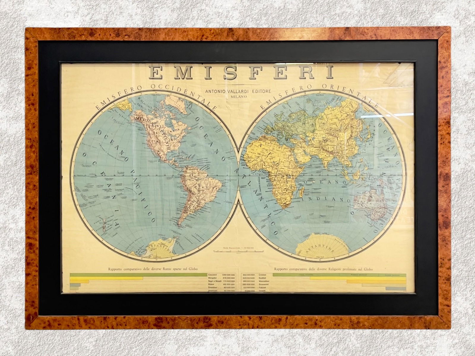 Antonio Vallardi Editore, Geographic map Hemispheres 1960s: Length 157 cm Depth 4.5 cm Height 106 cm Paper map Hemispheres with briarwood frame. 1960s.
