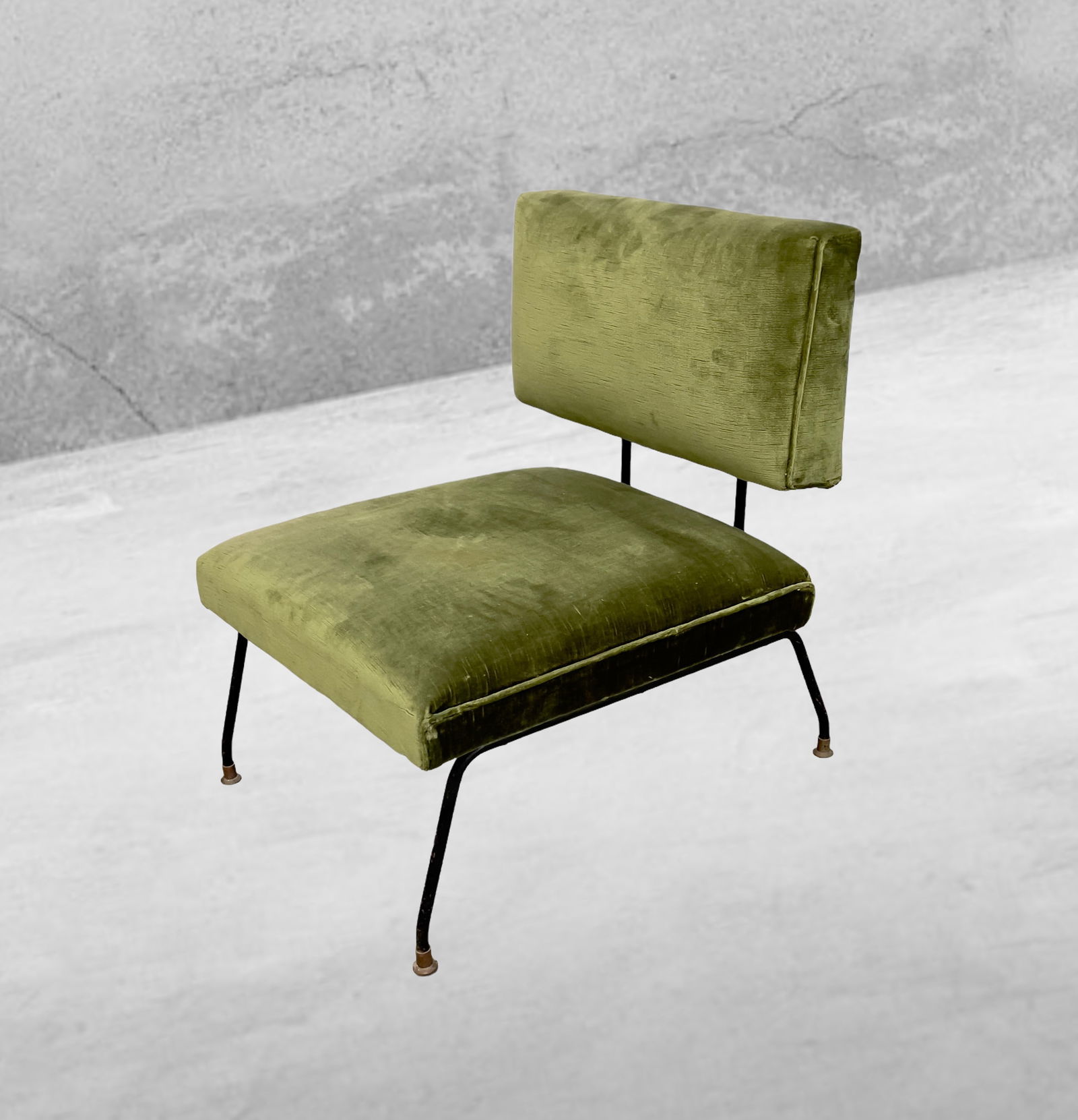 Armchair by Augusto Bozzi: Width 56 cm Depth 71 cm Height 72 cm Seat height 36 cm Armchair with painted iron and brass frame, fabric cover. Designer Augusto Bozzi. Saporiti production. 1950s.