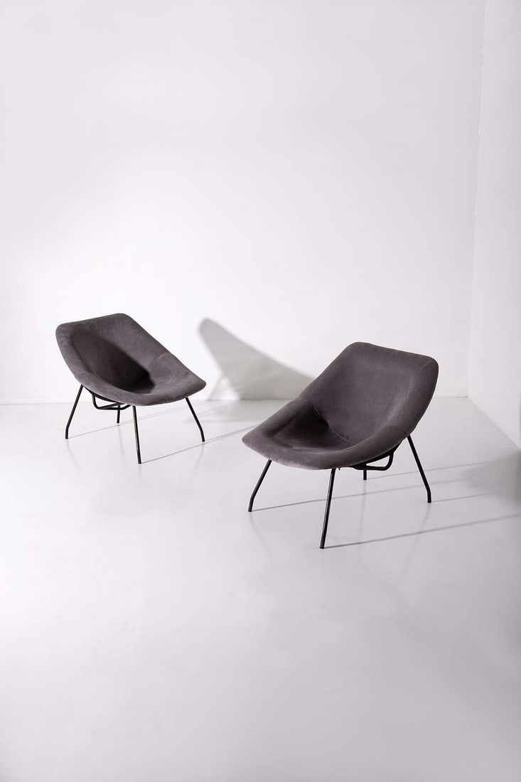 Augusto Bozzi Armchairs (attr.): Height 70 cm, width 72 cm , depth 80 cm Two armchairs attributed to Augusti Bozzi with black painted metal frame and fabric seat. 1950s.