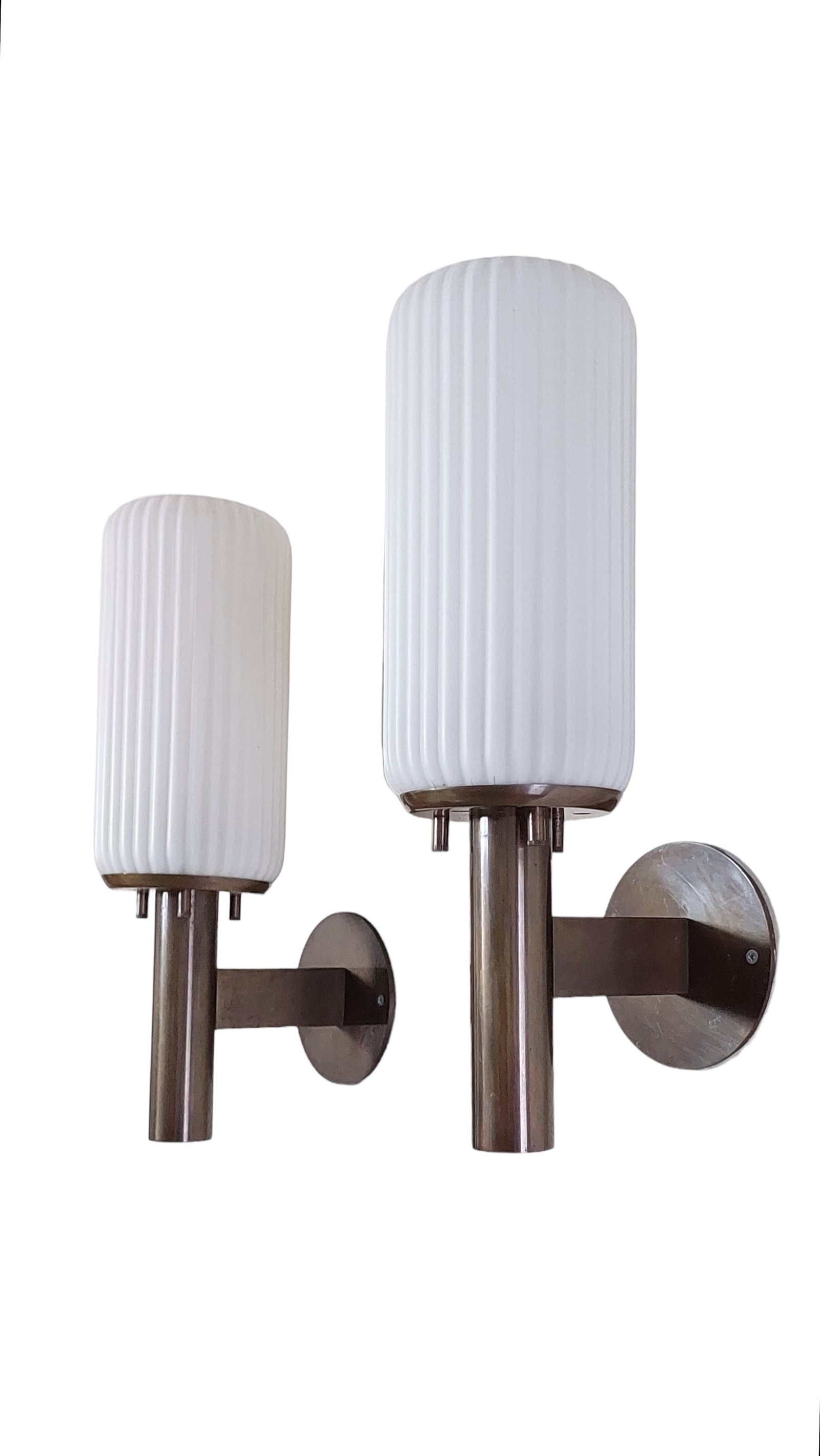 Manifattura Italiana Wall Lamps: Height 51 cm, Depth 23 cm, Diameter 15 cm Wall lamp of Italian production from the 1960s. The lamps have a brass structure and satin layered glass diffusers.