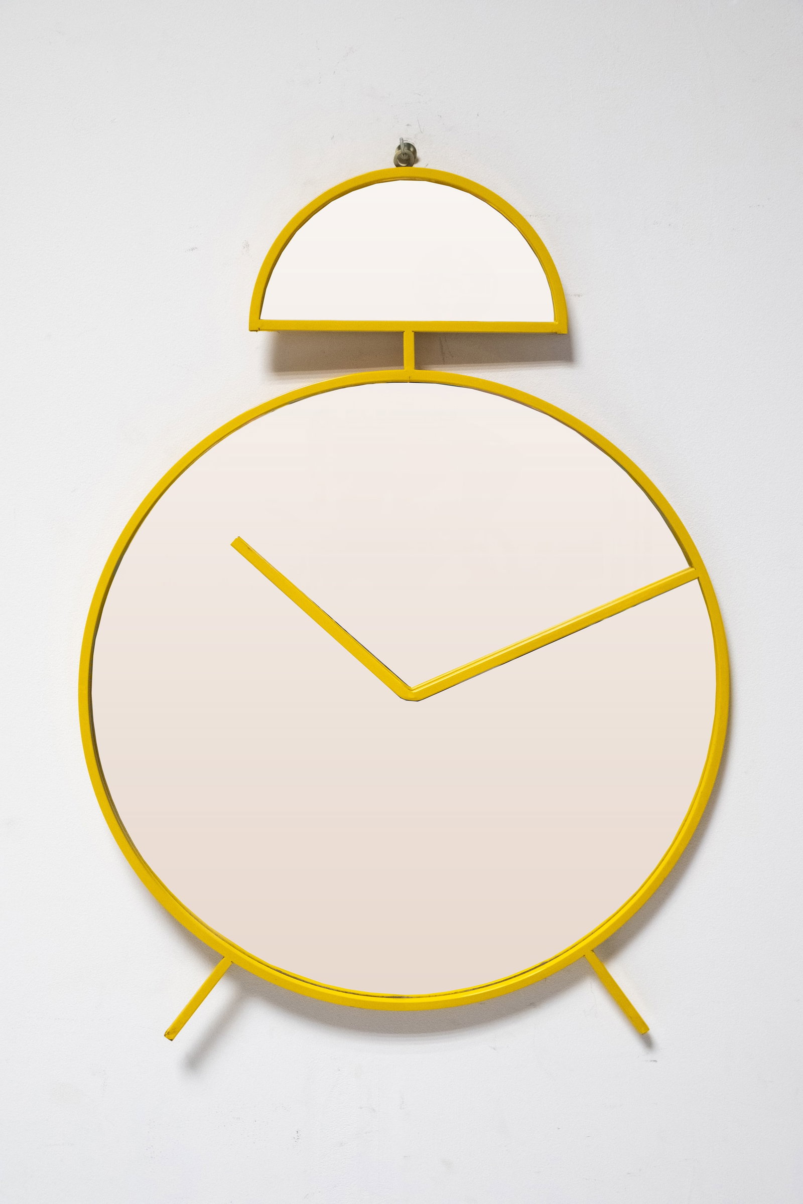 Manifattura Italiana Wall mirror: Width 62 cm Height 84 cm. Large wall mirror with yellow painted metal frame. In the shape of an alarm clock, with hands, Italy 1980s.