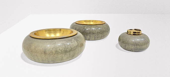 Aldo Tura Smoking Set: Height 8 cm Diameter 20/12 cm Smoking set consisting of three pieces. Parchment, brass, and wood. Italy, 1970s. Label present.