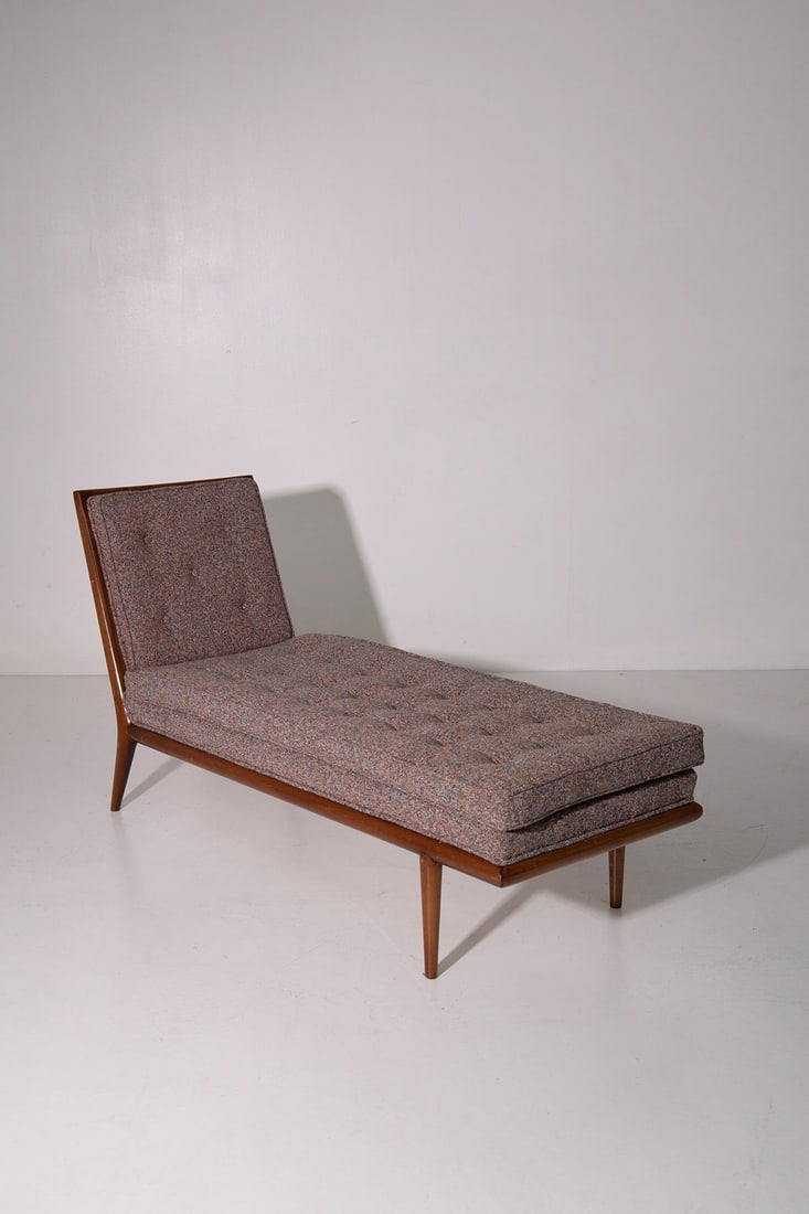 Gibbings T.H. Robsjohn Chaise Lounge: Height: 108 cm, Width: 80 cm, Depth: 156 cmChaise lounge in fabric and wooden frame