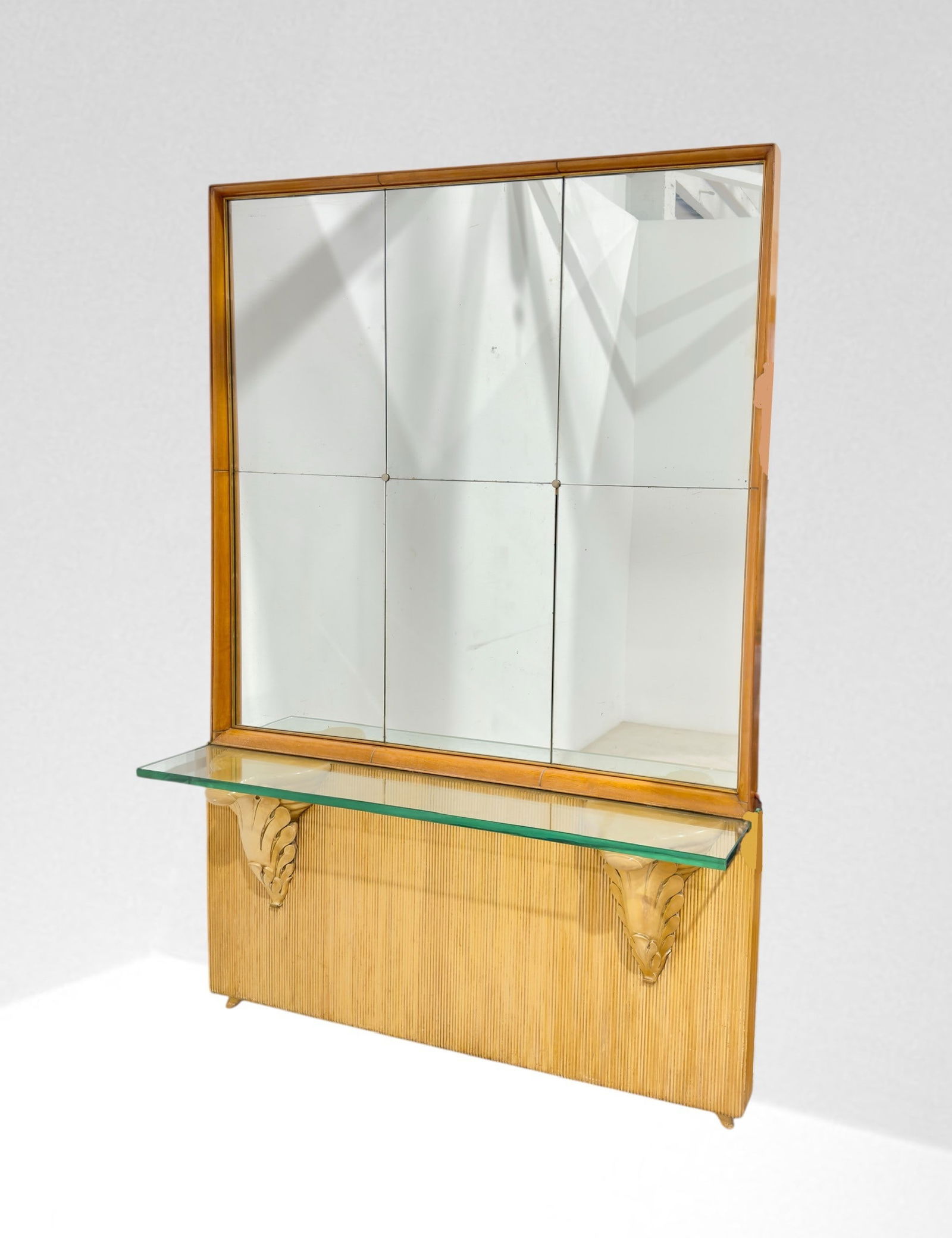 Osvaldo Borsani - Arredamenti Borsani Varedo , Console table with mirror: Width 154 cm, Depth 34 cm, Height 226 cm.Large wooden console table with glass shelf and large mirror. Prod. Arredamenti Borsani Varedo, Italy. Circa 1950s.