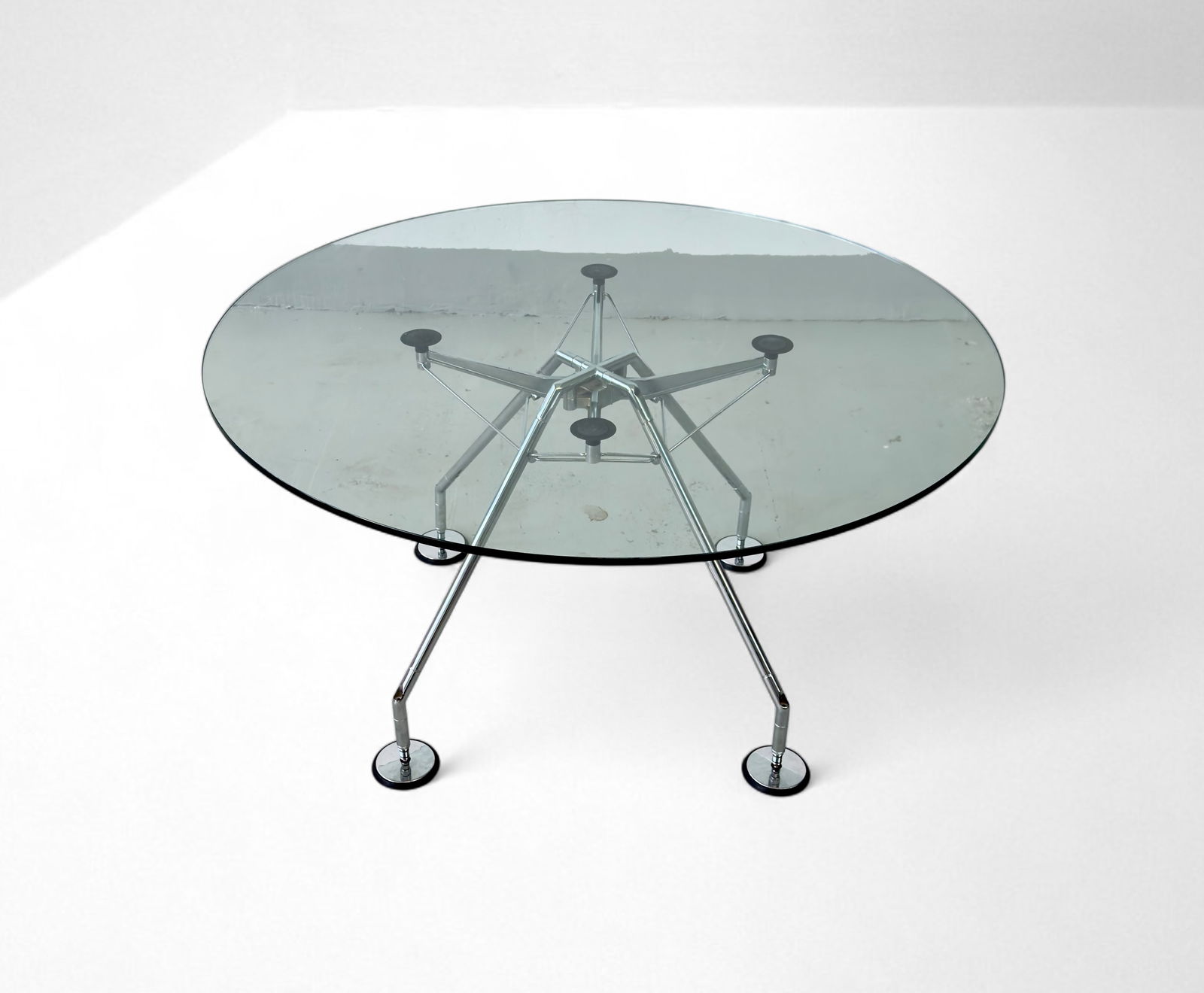 Norman Foster    Nomos Table (1 of 1)