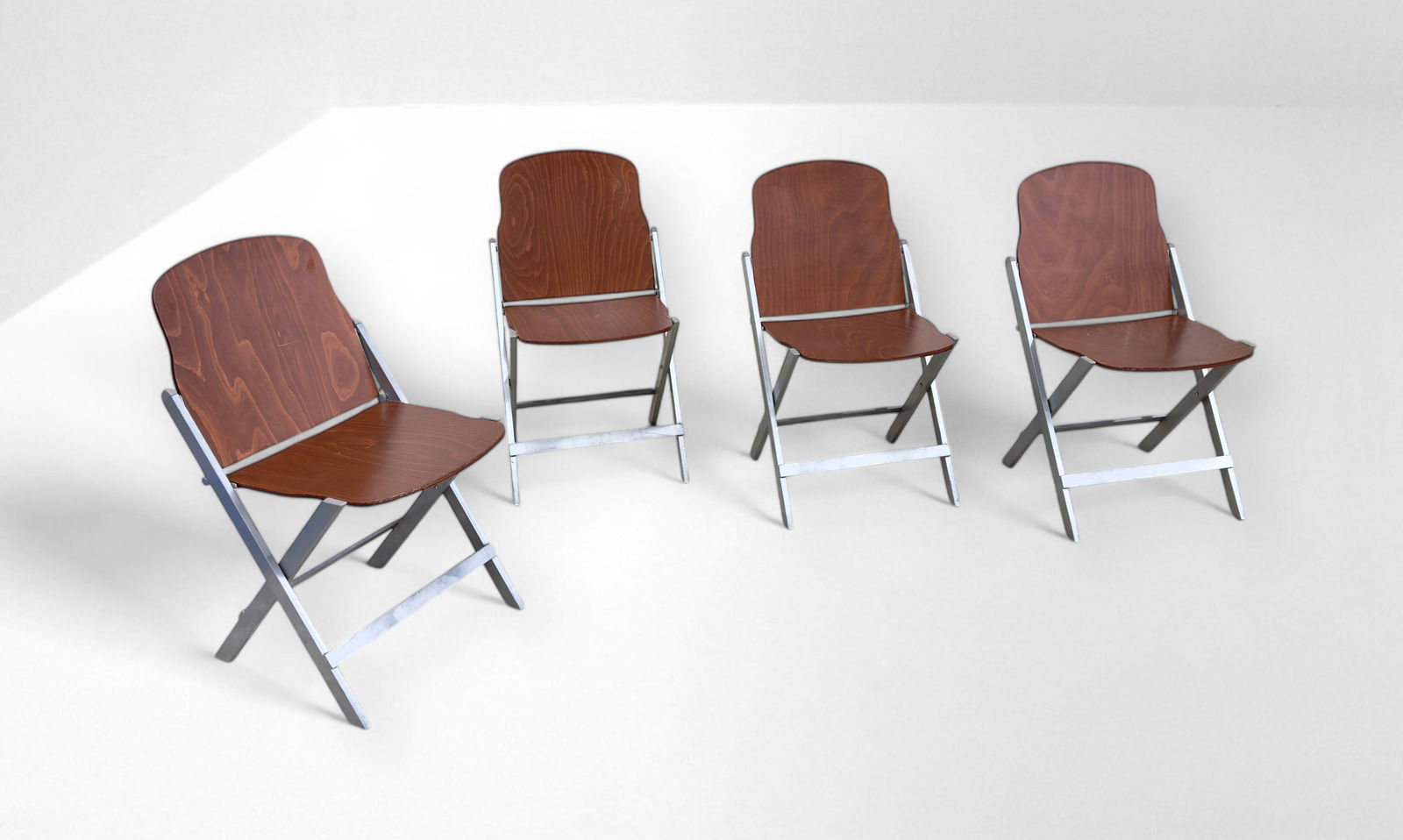 Piero Russi - Schopenhauer Fontana Arte , Four folding chairs: Width 45 cm Depth 55 cm Height 80 cmFour folding chairs model Chiappa by Piero Russi for Schopenhauer / Fontana Arte. Painted iron frame with plywood seat and back. 1990s