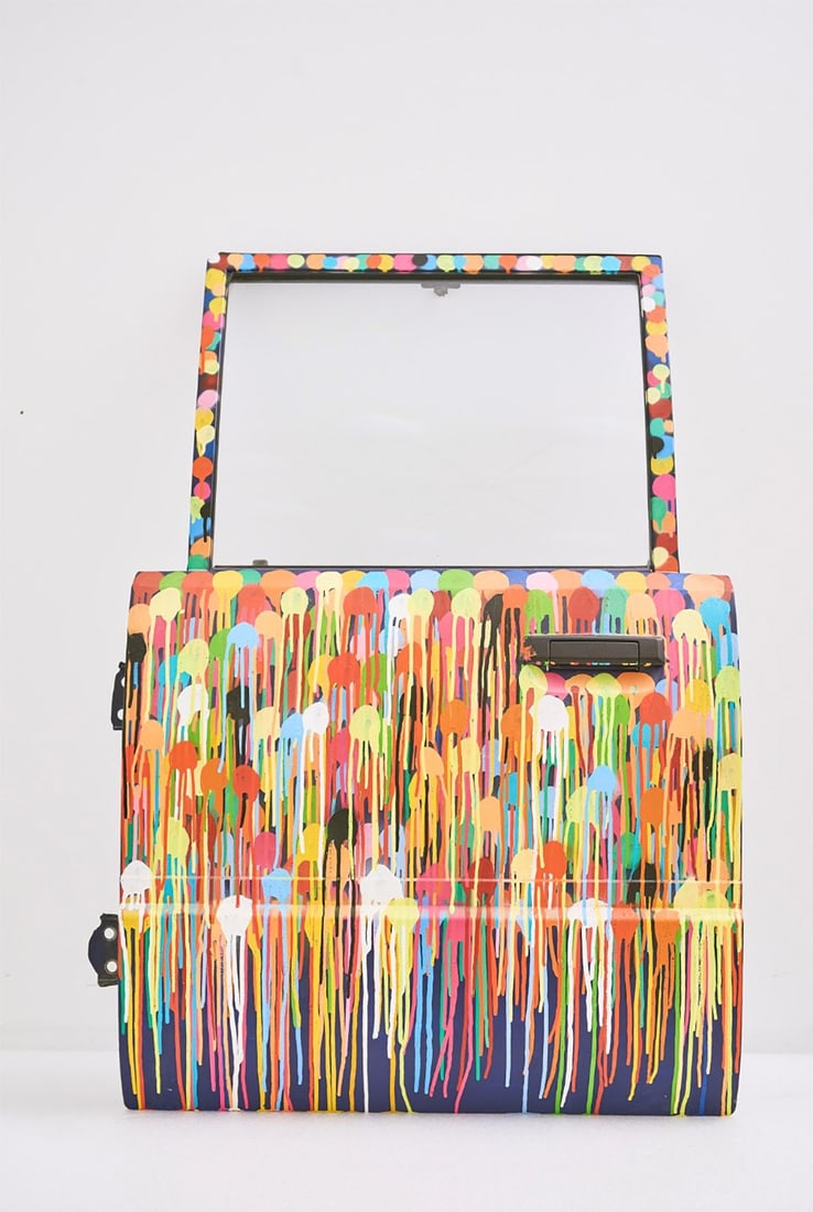 Omar Hassan Artistic sculpture: Height: 112 cm Width: 75 cm Depth: 13 cm Omar Hassan, Artistica scultura a porta Spear Gate, anni 2000, metallo verniciato a spruzzo