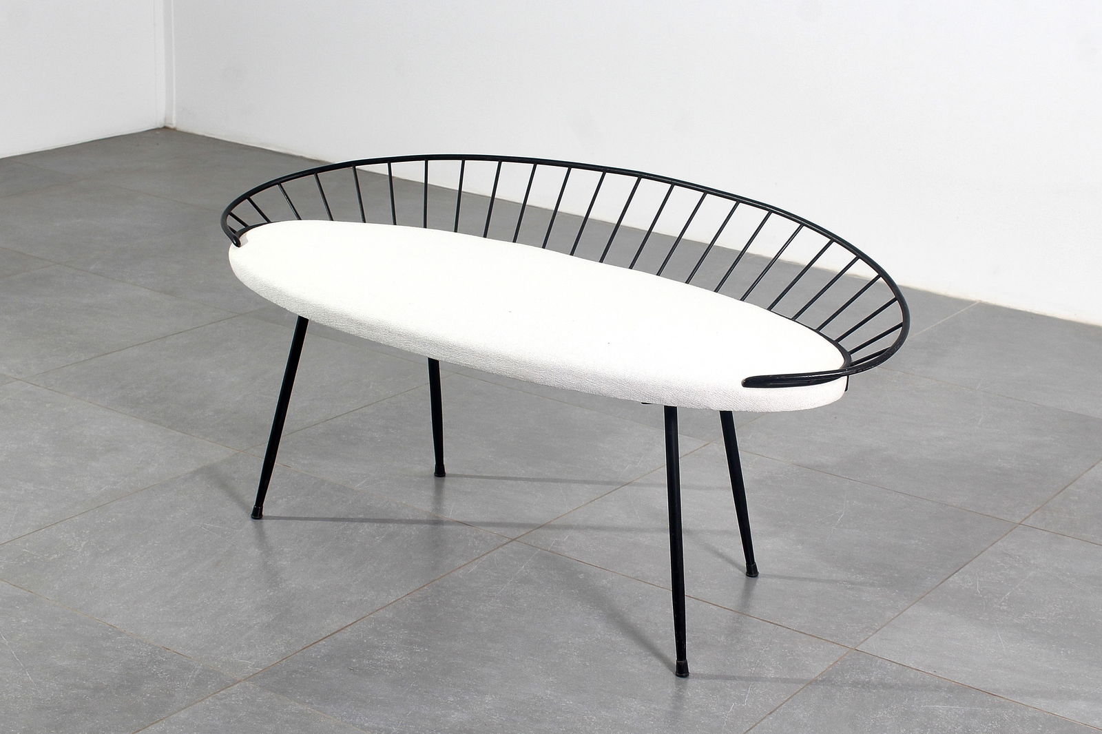 Manifattura Italiana Bench: 58X121X53 (43) cm Oval bench in lacquered metal and fabric. Italian production from the 1950s.