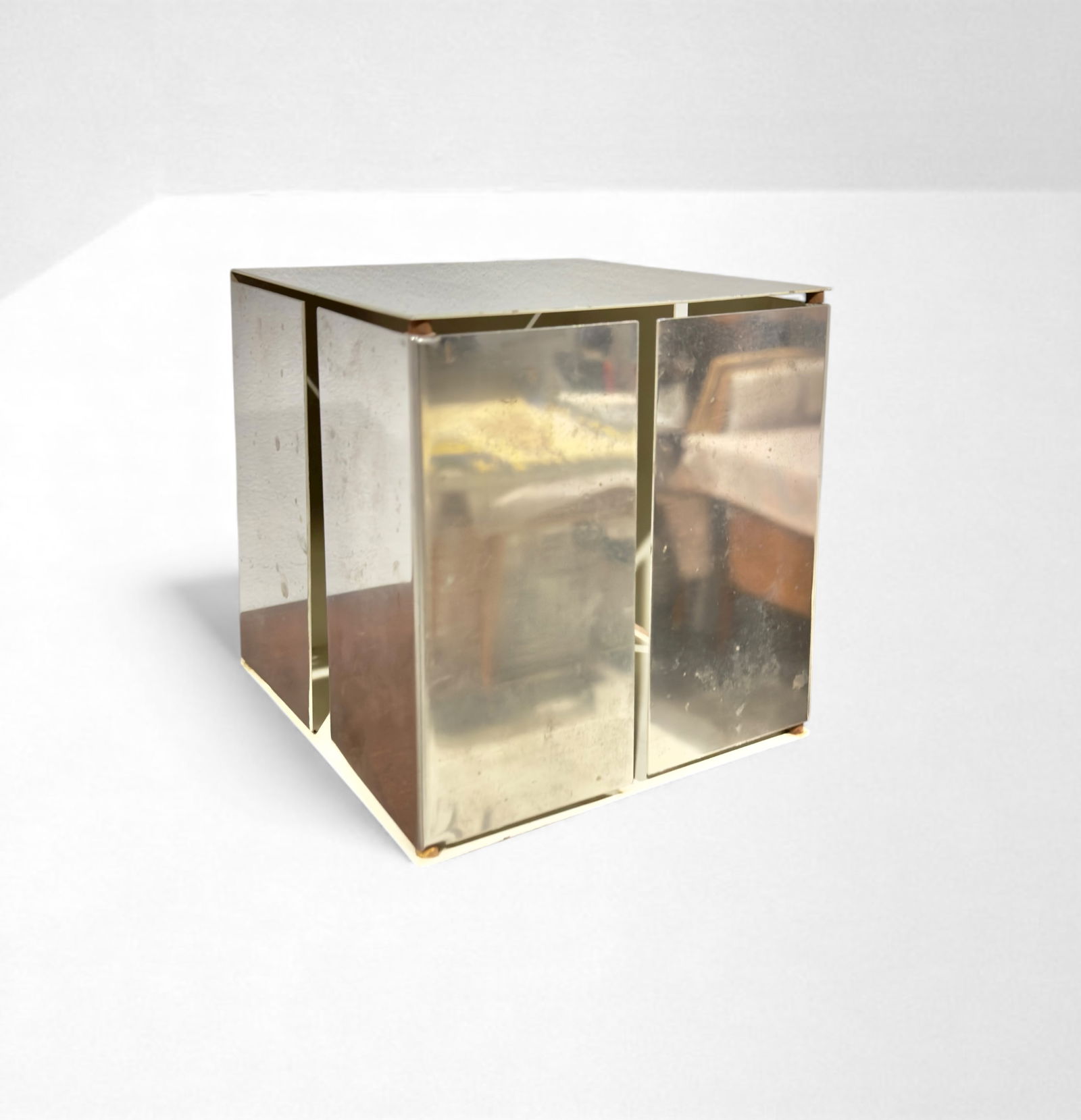 Paolo Tilche Table lamp model 3H: Width 15 cm Depth 15 cm Height 15 cm 3H table lamp in chrome-plated metal by Paolo Tilche for Sirrah 1971. Literature: G. Gramigna Repertorio del Design Italiano 1950-1980, Milano 1985, p.354