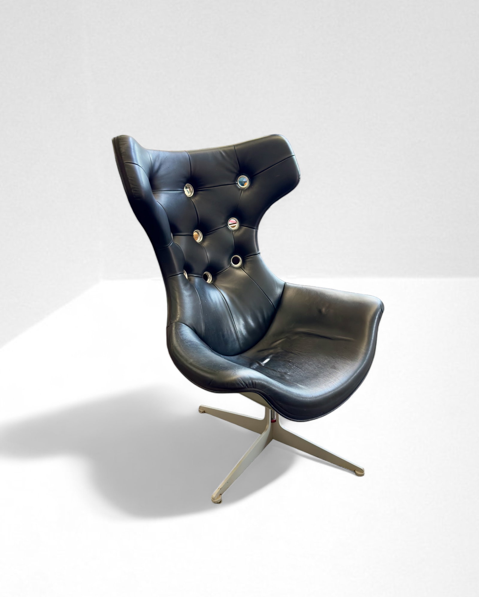 Paolo Rizzatto Regina Armchair (1 of 1)