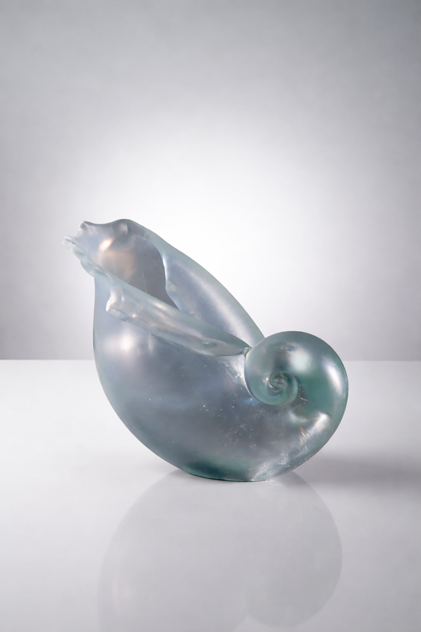 Carlo Scarpa Shell vase: Height: 10 cm Width: 12 cm Depth: 8.8 cmConchiglia vase in irridated glass from the 40s. Carlo Scarpa