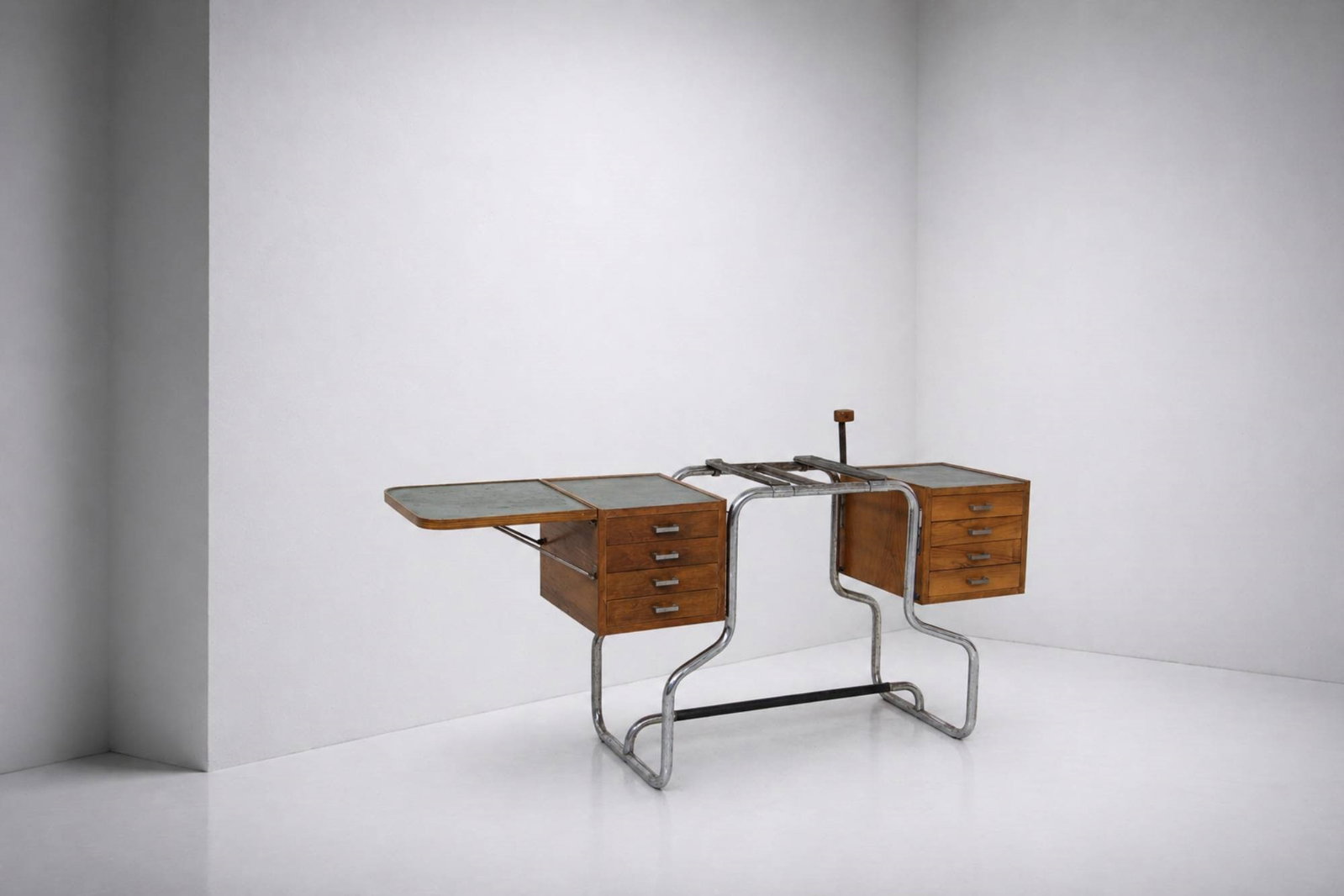 Manifattura Italiana desk: Height: 65.5 cm, Width: 147 cm, Depth: 37 cm An Italian Rationalist-style desk from the 1920s–1930s made of tubular metal, featuring a drop-down door and two drawer units.