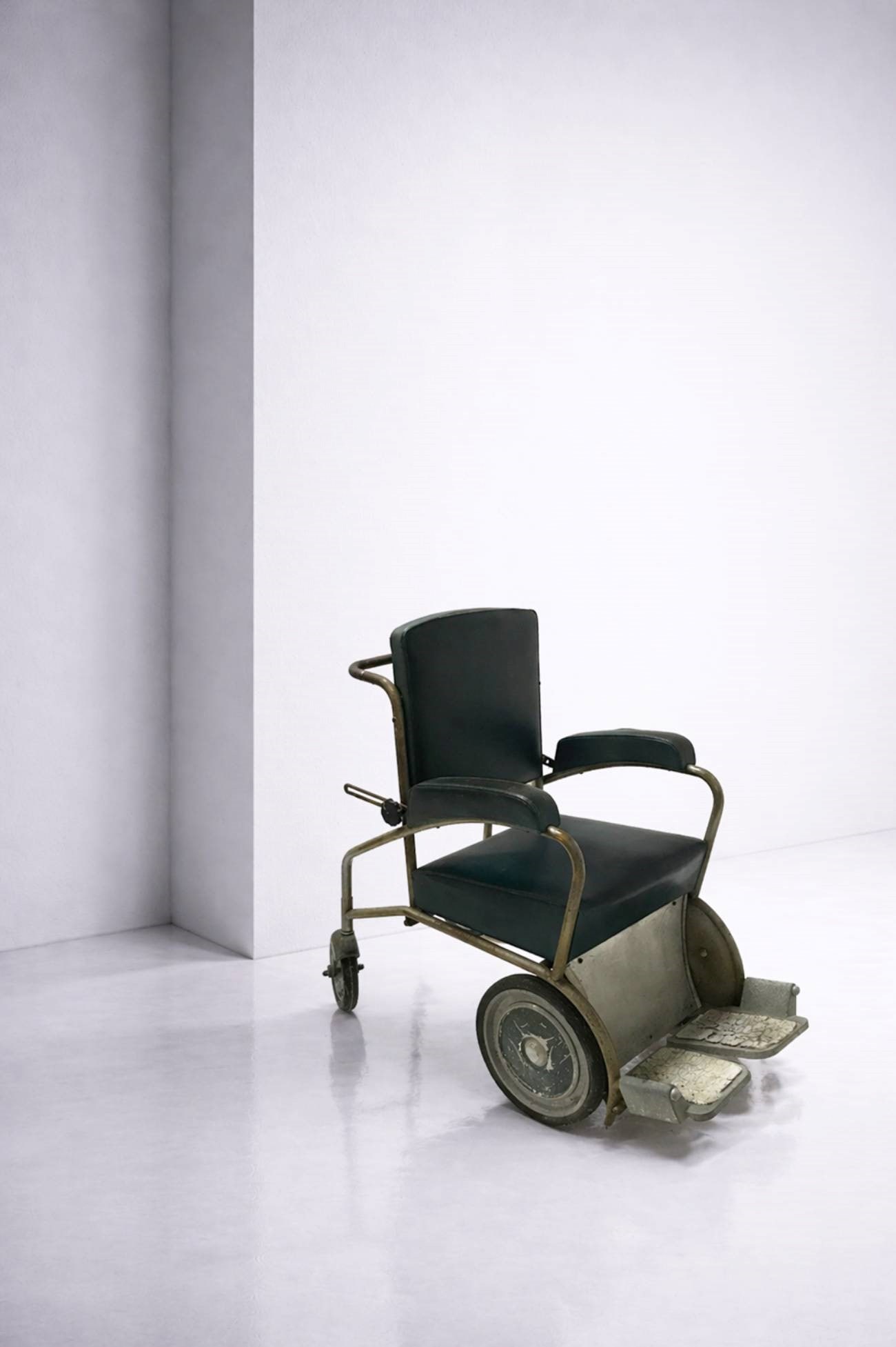 Manifattura Italiana Medical Chair (1 of 2)