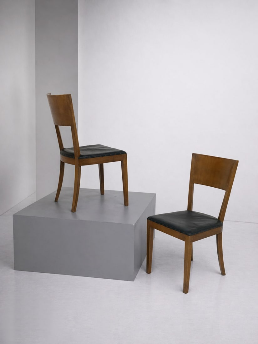 Gabriele Mucchi Pair of chairs: Height: 87 cm Width: 45 cm Depth: 45 cm Set of two Italian rationalist chairs by Mucchi for Pino Arredamenti with black leather seat.