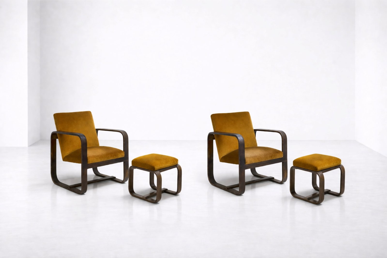 Giuseppe Pagano Coppia di poltrone e pouf (1 of 1)