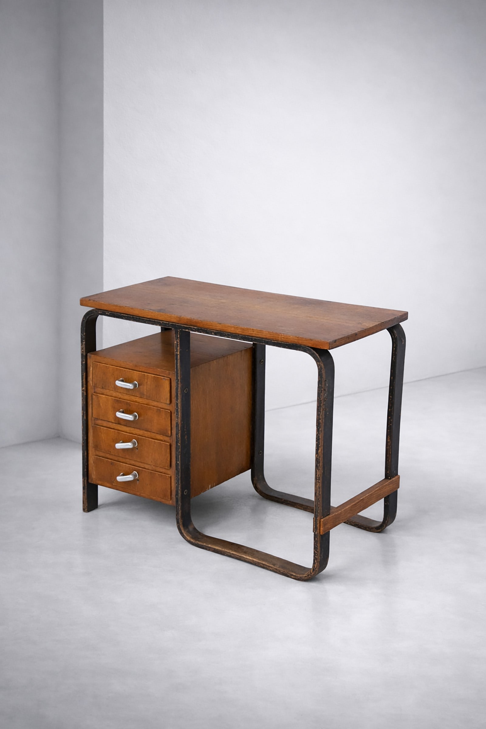 Giuseppe Pagano Small desk (1 of 1)