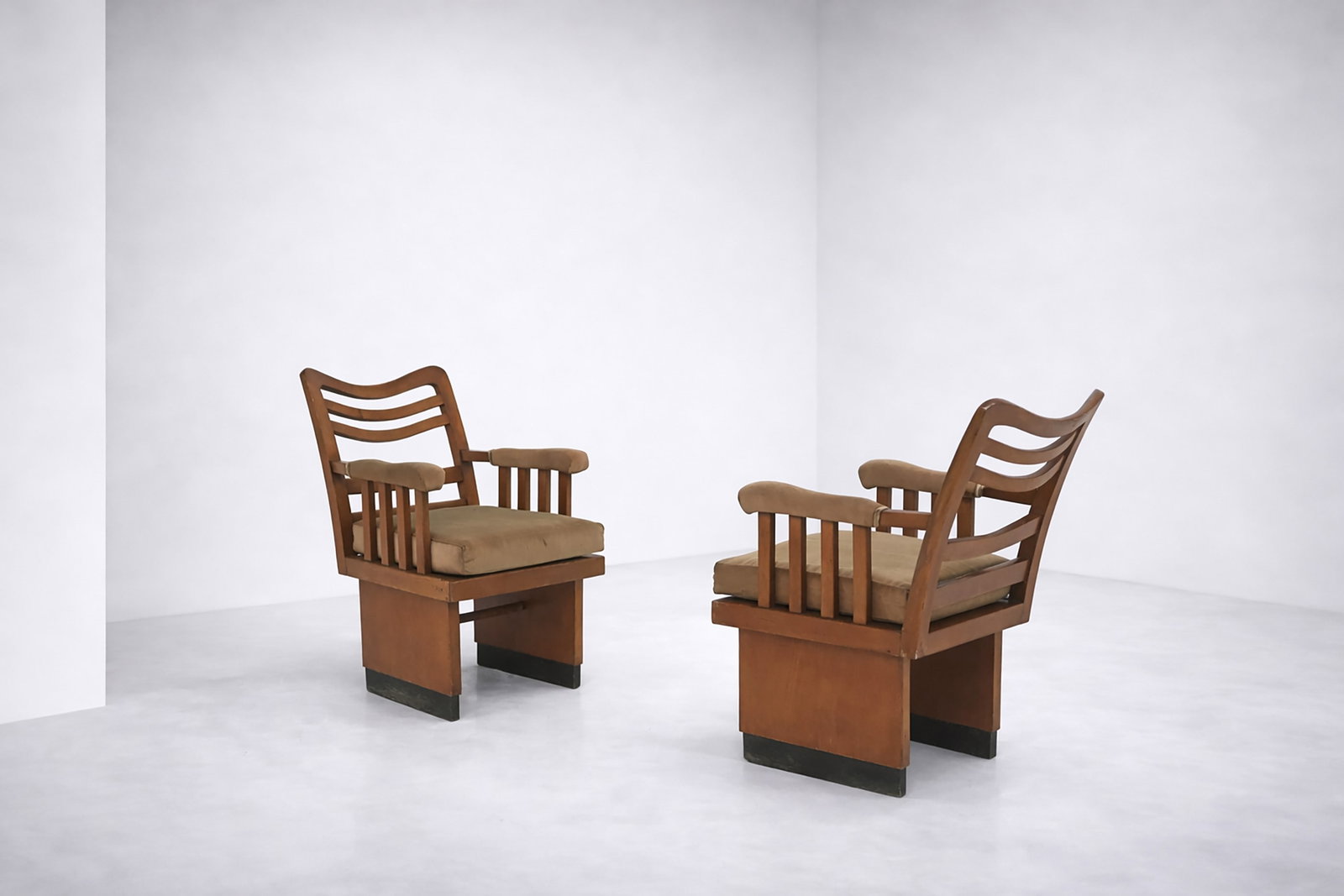 Vittorio Valabrega Pair of armchairs (1 of 2)