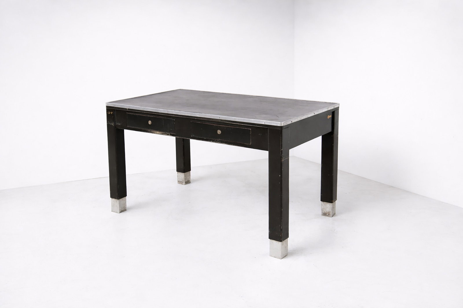 C. Volontè Desk, Label: Height:80 cm Width: 130 cm Depth:74,5 cm 1920s Italian rationalist desk manufactured by C. Volontè in metal