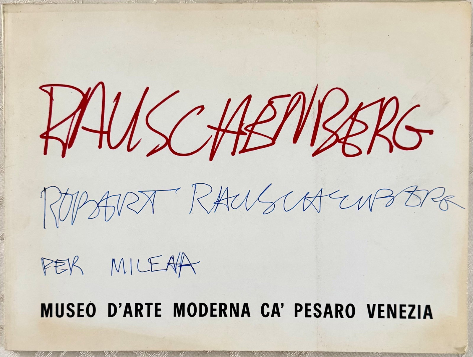 Robert Rauschenberg: Catalogue of Robert Rauschenberg's solo exhibition at the Museo d'Arte Moderna Ca' Pesaro in Venice, September-October 1975. Specimen of exceptional interest for the artist's autograph dedication in