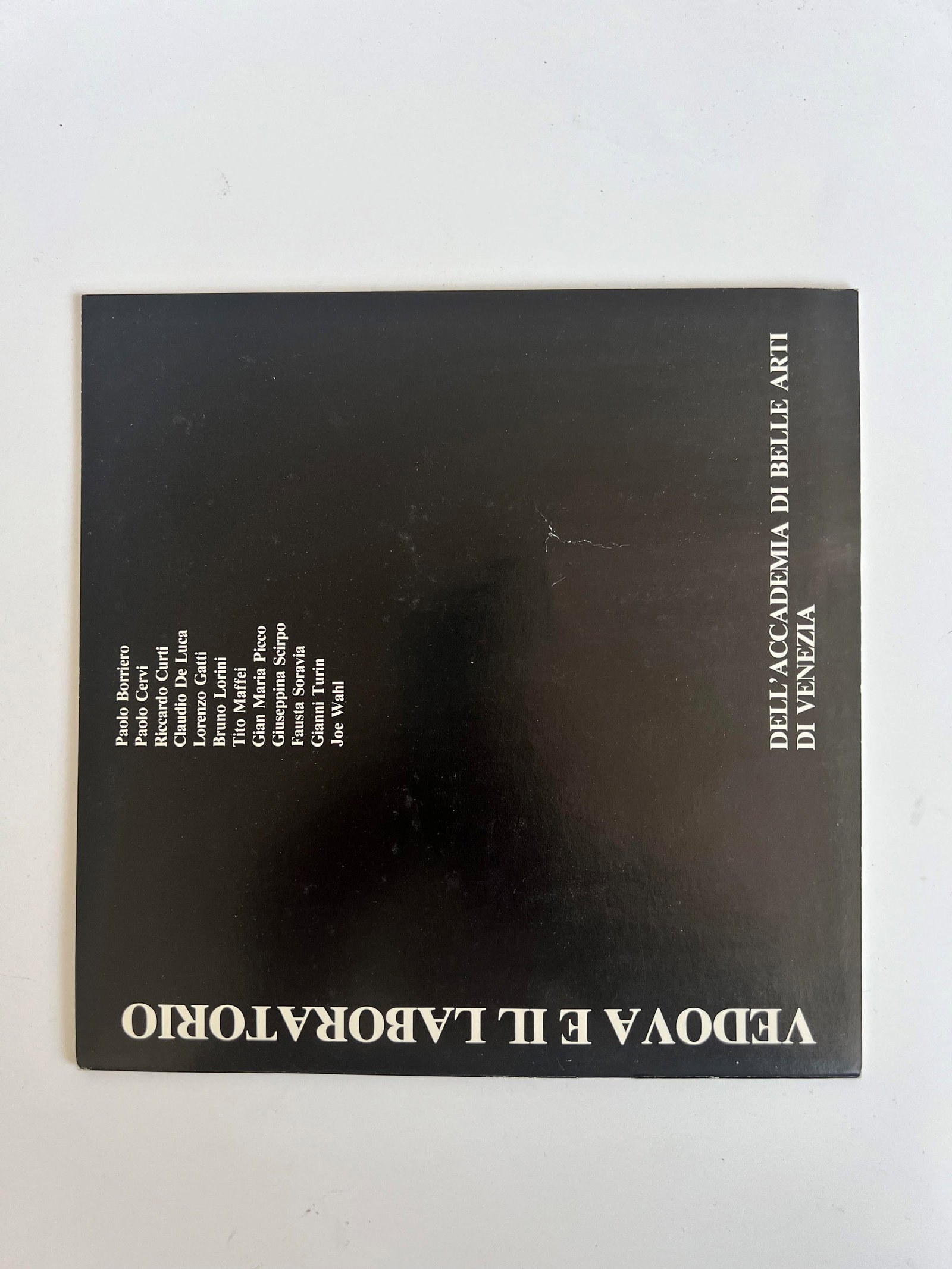 Vedova and the workshop at the Academy of Fine Arts in Venice: Catalog of the exhibition titled Vedova and the Workshop of the Academy of Fine Arts in Venice, which opened on May 9, 1981. The event was held in Bologna at the Iterarte Art Club Gallery, located at