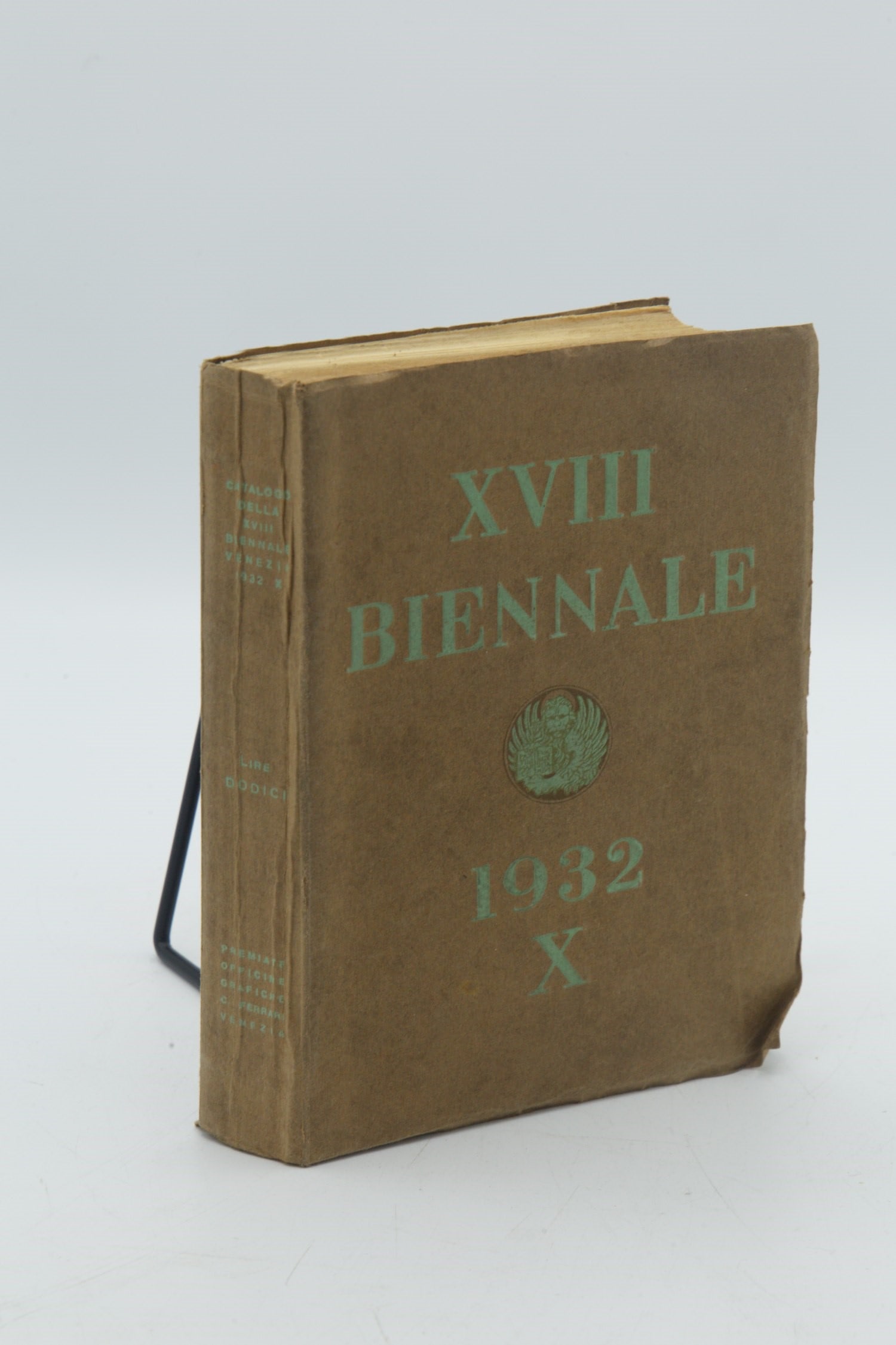 XVIII Venice Biennale 1932 - Catalogue: Official catalogue of the XVIII International Art Exhibition of Venice, 1932, Year X E.F. Original publisher's wrappers in kraft paper with elegant typographic printing in green bearing the Venetian